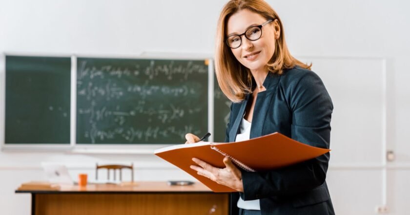 25 Ideal Jobs for Retired Teachers Leveraging Their Skills