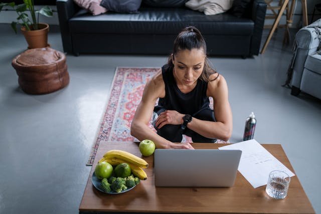 Desk Workers Guide to 10,000 Steps Daily