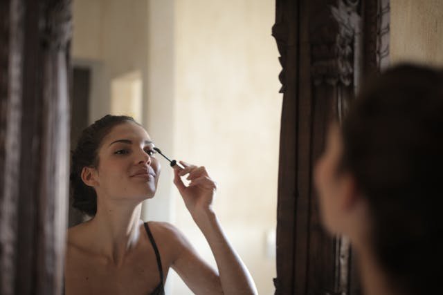 Integrating Lash Growth Mascara into Your Makeup Routine