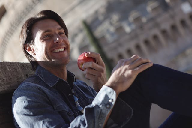 The Role of Diet in Teeth Whitening: How Nutrition Affects Your Smile