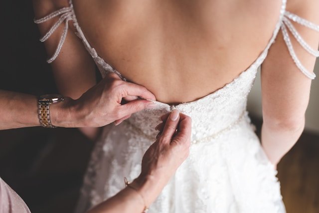 Essential Diet and Exercise Tips for Looking Great in Gala or Wedding Attire